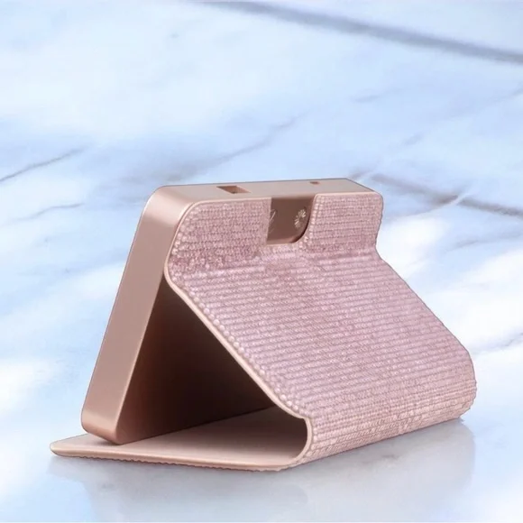 Riki Loves Riki POWERFUL portable LED-lighted vanity mirror power bank. - Picture 3 of 9